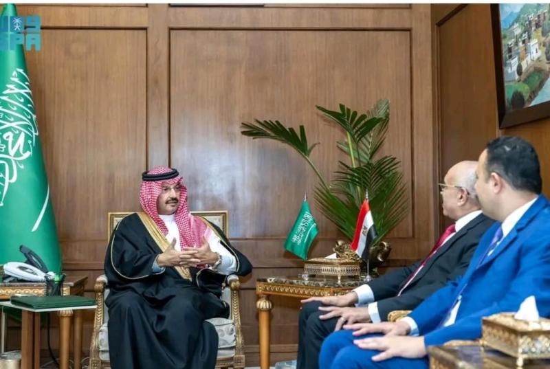 السفير أحمد عبد المجيد يلتقي الأمير تركي بن طلال بن عبد العزيز آل سعود