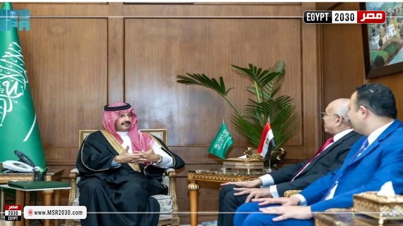 السفير أحمد عبد المجيد يلتقي الأمير تركي بن طلال بن عبد العزيز آل سعود