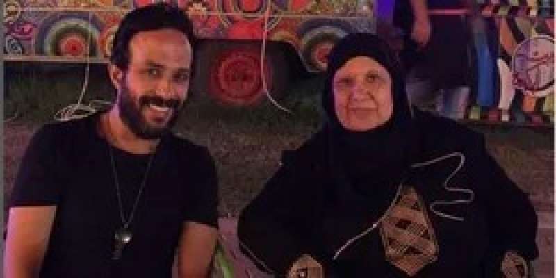 أحمد عصام ووالدته