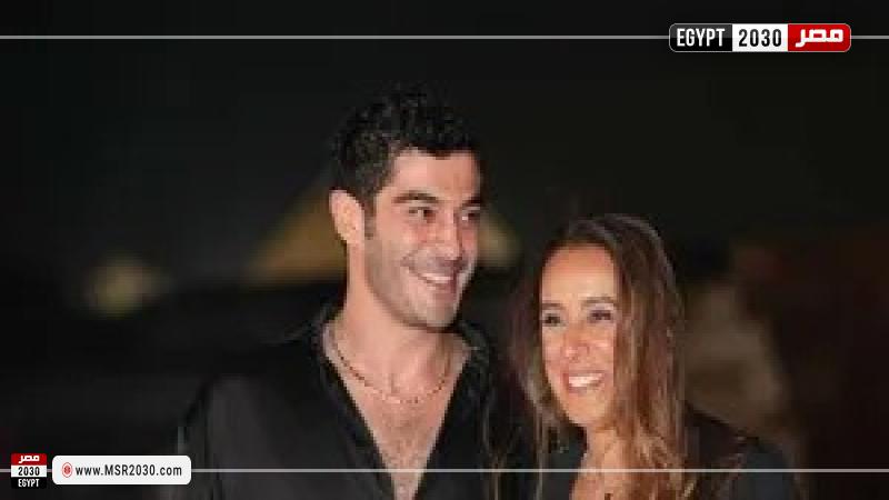 الممثل التركي بوراك دينيز من أمام الأهرامات