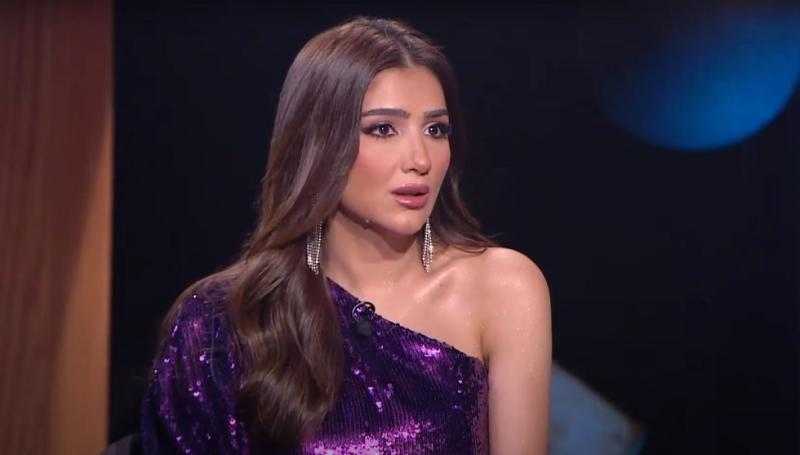 مي عمر تخطف الأنظار بإطلالة شتوية