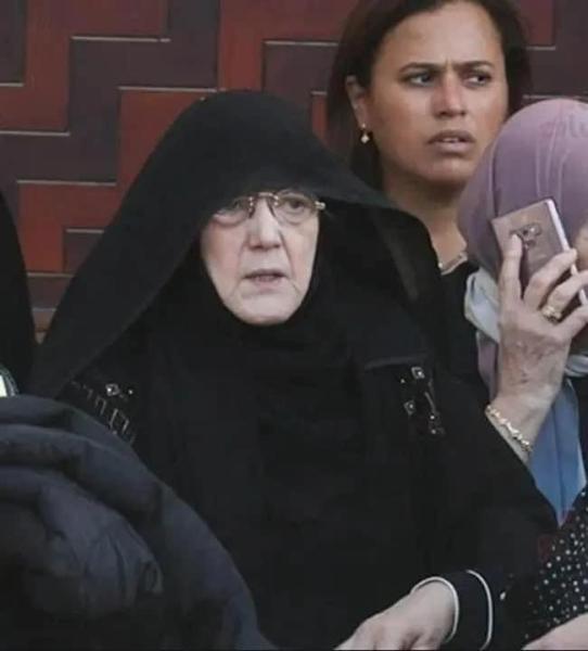 شمس البارودي بجنازة زوجها حسن يوسف