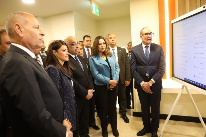 وزراء التخطيط والتعاون الدولي والتنمية المحلية والعدل ومحافظ القاهرة 