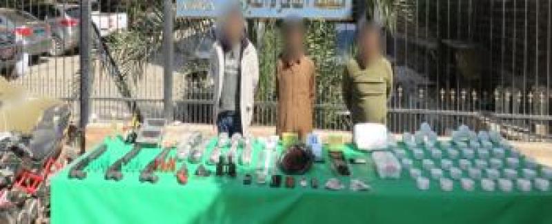 مخدرات بحوزة المتهمين 