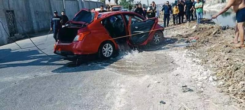 انتشال سيارة سقطت في ترعة المريوطية 