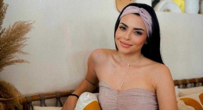 سعر فستان أسماء جلال يثير الجدل على السوشيال ميديا