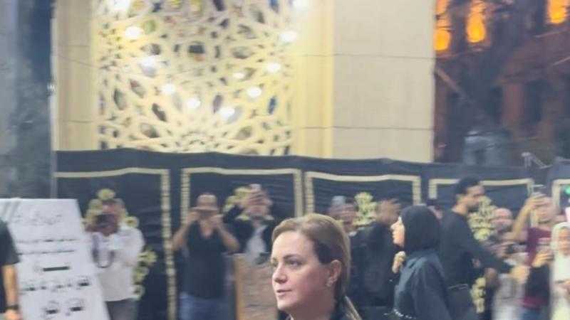 محمد فؤاد وريهام عبد الغفور وأحمد السعدني يصلون عزاء حسن يوسف