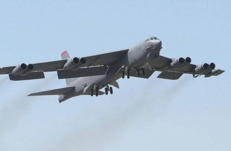 قاذفة أمريكية بي-52 ستراتوفورتريس