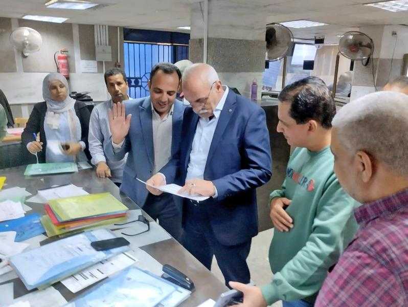 السكرتير العام لمحافظة سوهاج يتفقد إجراءات تلقي طلبات التصالح بالمراكز التكنولوجية بطما وطهطا والمراغة