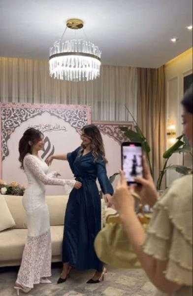 ملك أحمد زاهر تخطف الأنظار بخسارة وزن ملحوظة في خطوبة صديقتها