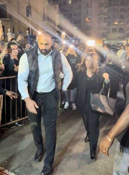 عمرو موسى وميرفت أمين يصلان إلى عزاء مصطفى فهمي