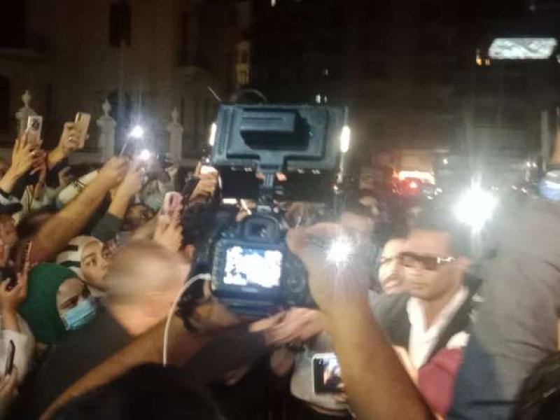 محمد رمضان بعزاء مصطفى فهمي
