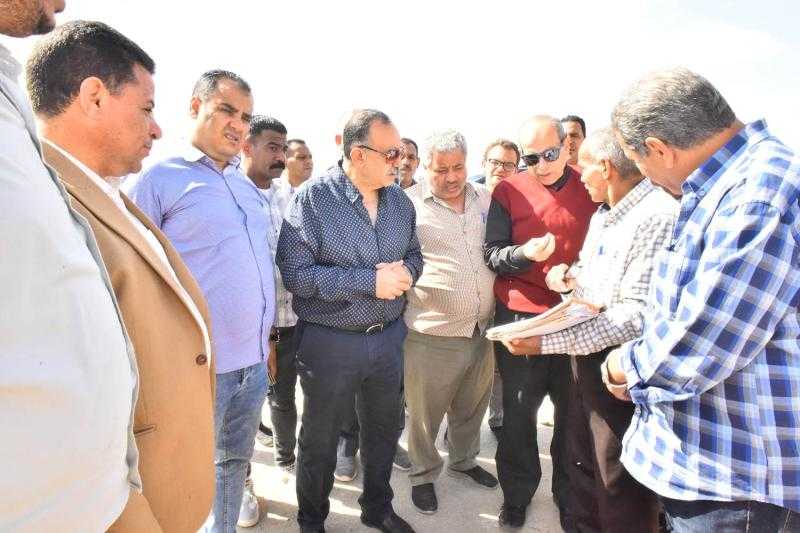محافظ أسيوط يتفقد أراضي للاستصلاح الزراعي بقرية النواورة للوقوف على تطويرها