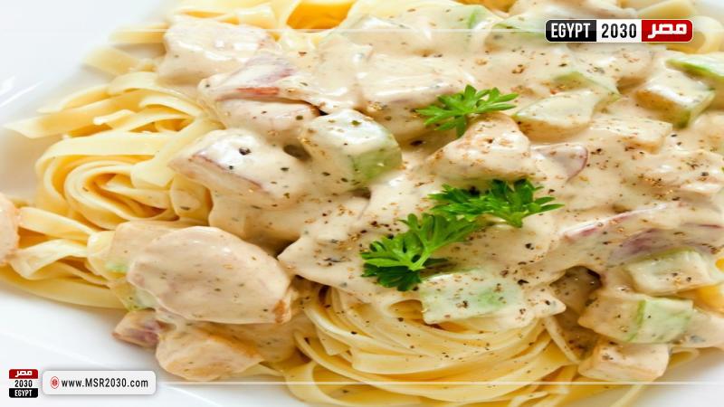 مكرونة بالصوص الأبيض