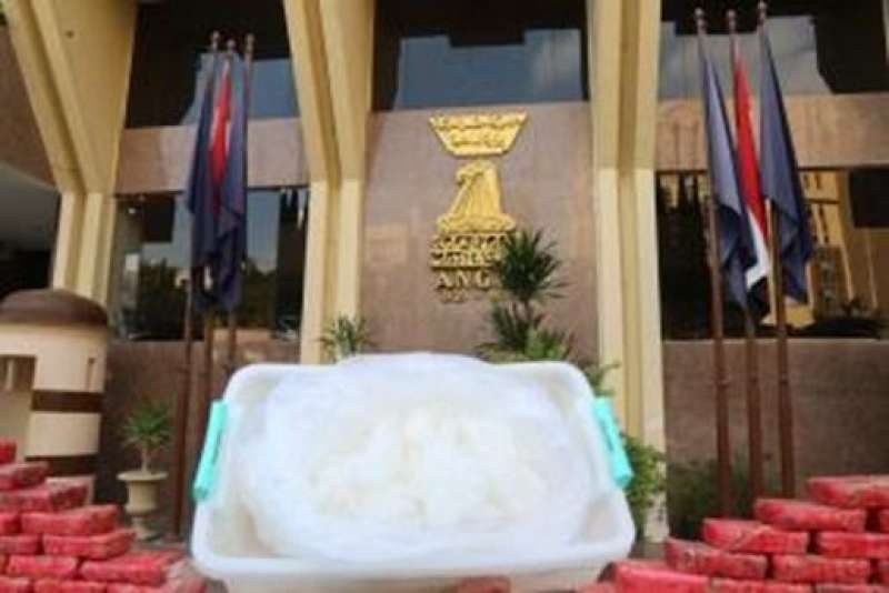 تهريب مخدرات بحوزة المتهمين 