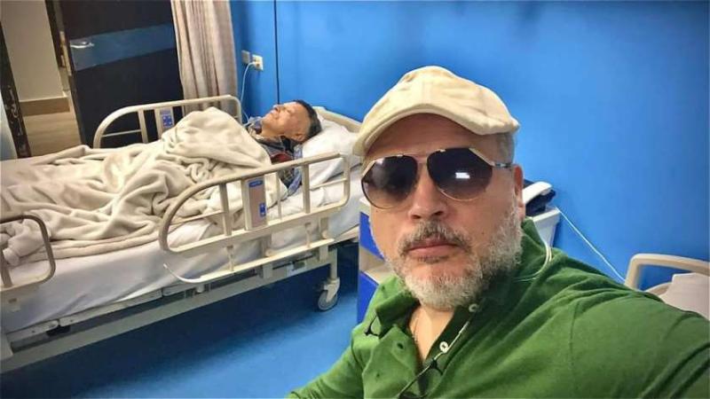 تامر عبد المنعم برفقة والده