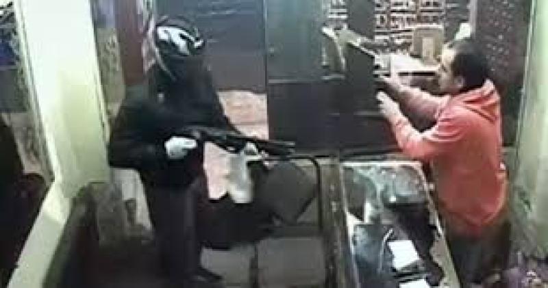 سطو مسلح على محل ذهب 