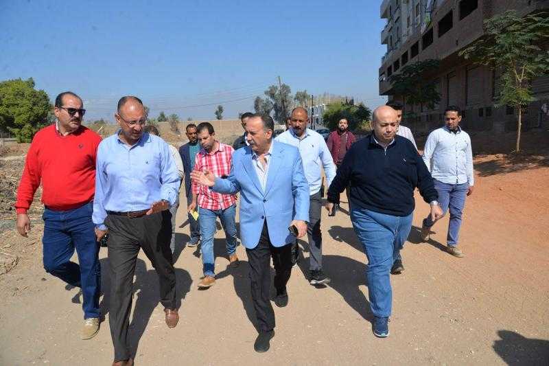 محافظ أسيوط يتفقد شوارع منطقة سيد بحي غرب والمركز التكنولوجي المتنقل