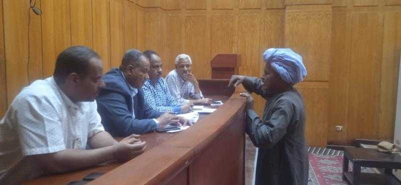 رئيس مركز إسنا بالأقصر يبحث ١٧ طلب للمواطنين في لقاء اليوم المفتوح