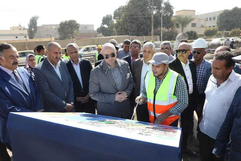 محافظ بني سويف يتفقد مستجدات الموقف التنفيذي وسير الأعمال  ضمن مشروع كوبري الشاملة أعلى مزلقان عزمي
