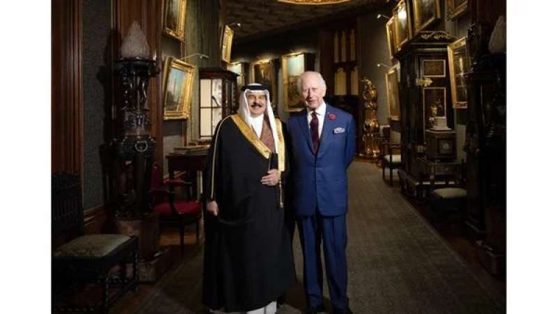 الملك تشارلز يمنح العاهل البحريني وسامًا مهمًا