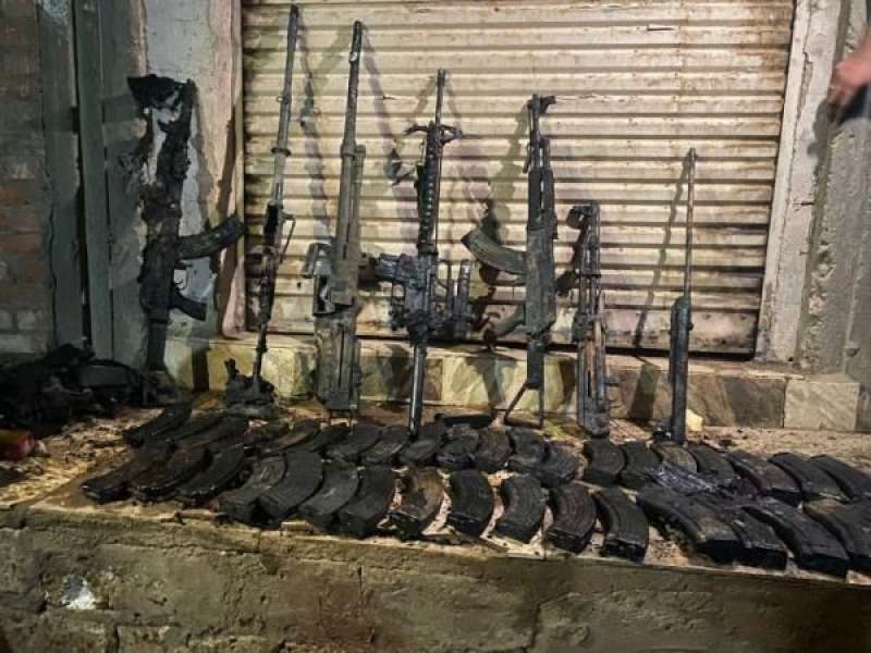 الأسلحة النارية المضبوطة بحوزة المتهمين 