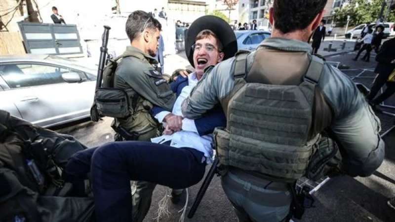 اشتباكات عنيفة بين الشرطة الإسرائيلية واليهود