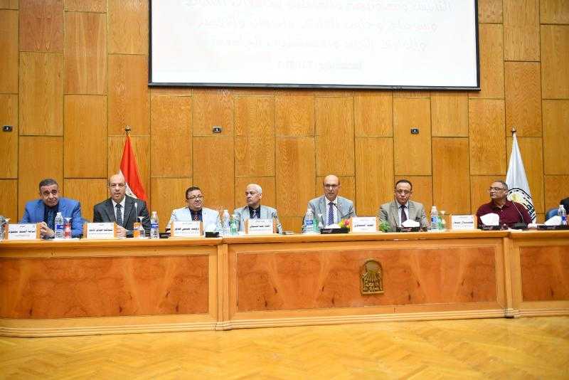 رئيس جامعة أسيوط يرأس اجتماع صندوق التأمين الخاص بالسادة أعضاء هيئة التدريس ومعاونيهم والعاملين بجامعات الوجه القبلي