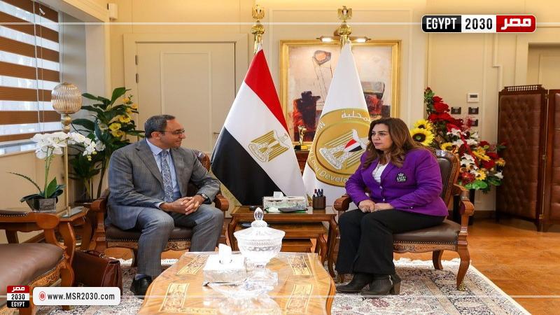 الدكتورة منال عوض وزيرة التنمية المحلية والدكتور خالد عبدالحليم محافظ قنا