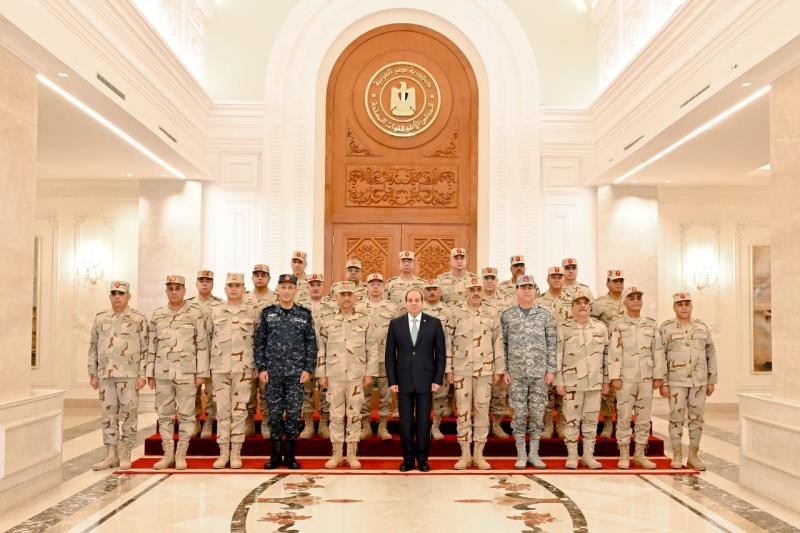الرئيس السيسي: نحرص على سماع آراء ووجهات نظر الرُتب المتوسطة بالقوات المسلحة في الأحداث التي تمر بها المنطقة‏