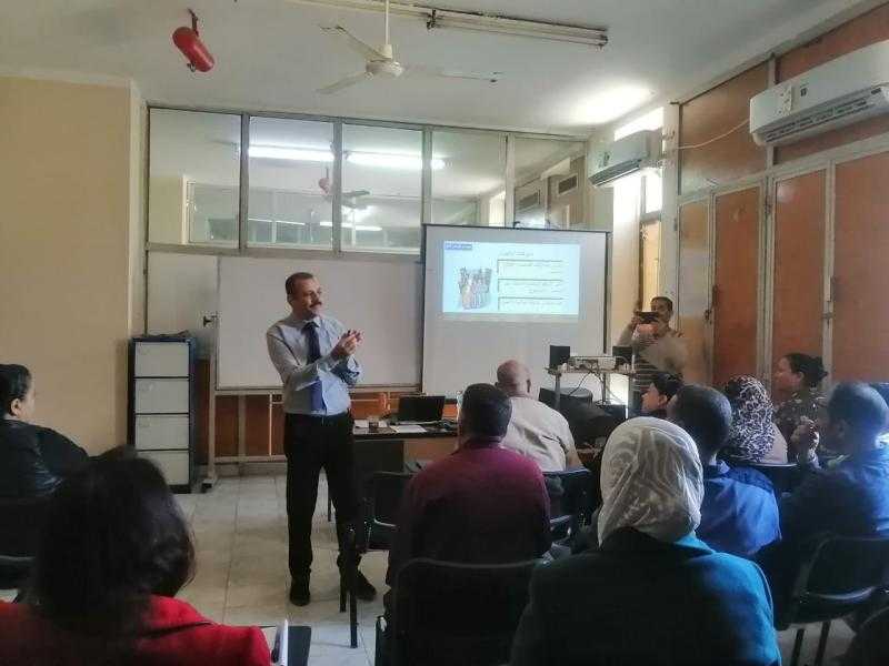 محافظ أسيوط: مركز التدريب بالديوان العام والتنظيم والإدارة ينظمان ورشة عمل لتنمية مهارات المديرين والعاملين بالموارد البشرية لرفع كفاءة الجهاز الإداري