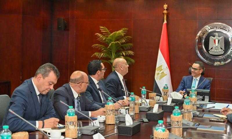 وزير الاستثمار والتجارة الخارجية يبحث مع رئيس جهاز تنمية المشروعات الصغيرة سبل تعزيز التعاون بين الوزارة والجهاز في المجالات المختلفة