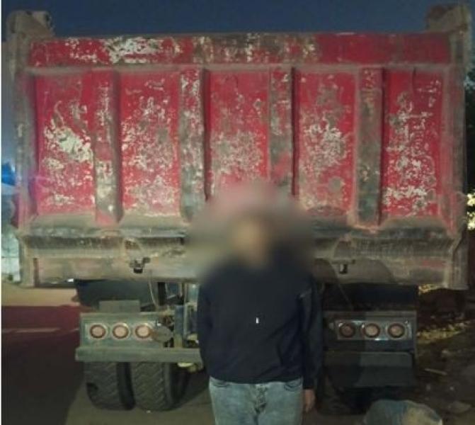 الأمن يكشف ملابسات اصطدام سيارة نقل  بأتوبيس  نقل عام ودهس قائده بطريق الأتوستراد