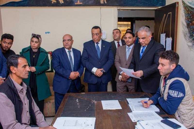 رئيس جامعة طنطا يتفقد لجان انتخابات الاتحادات الطلابية بمجمع سبرباي