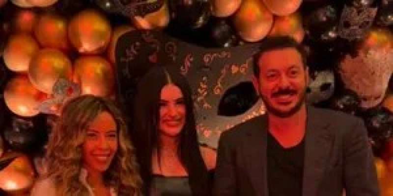 مصطفى شعبان وزوجته