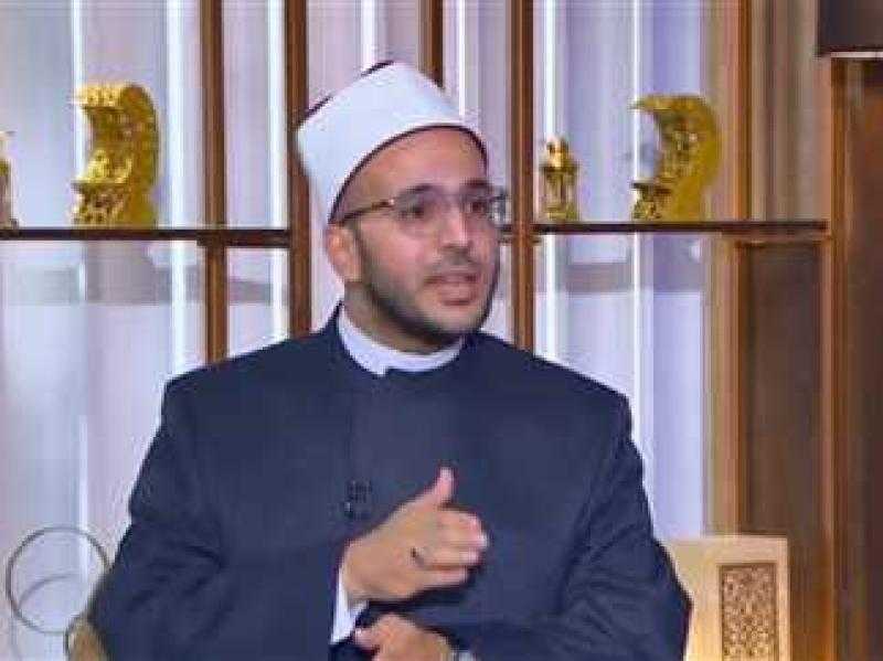 أمين الفتوى: الزكاة فرض والصدقة عمل تطوعي مستحب