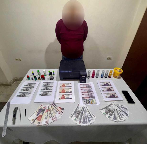 متهم بتزوير العملات الوطنية 