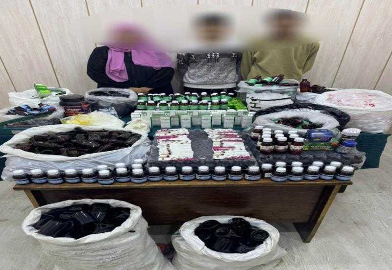 ضبط ربة منزل ونجليها لتصنيع أدوية مغشوشة بالمعصرة
