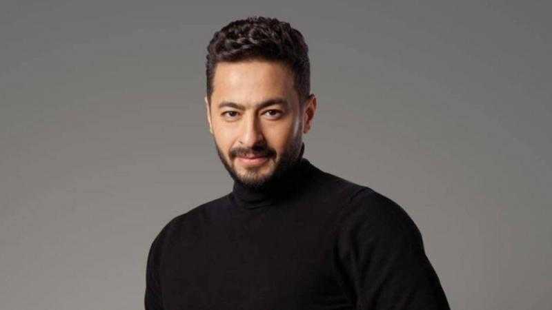 حمادة هلال يستقبل عزاء والد زوجته في مسجد حسن الشربتلي
