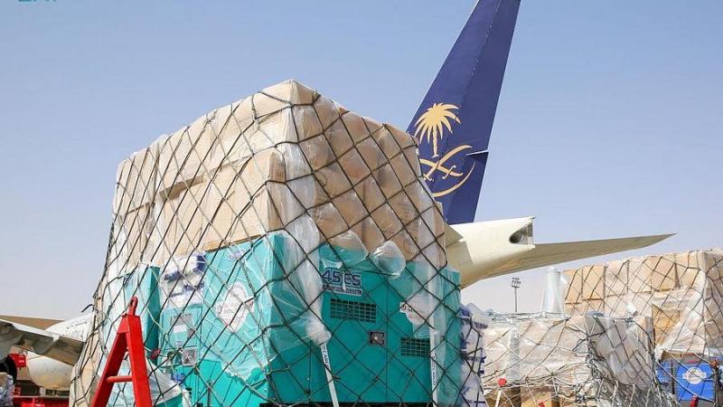  طائرة اغاثة سعودية تصل الي مطار رفيق الحريري