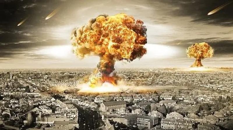 أستاذ علاقات دولية: العالم اليوم يقف على شفا حرب نووية