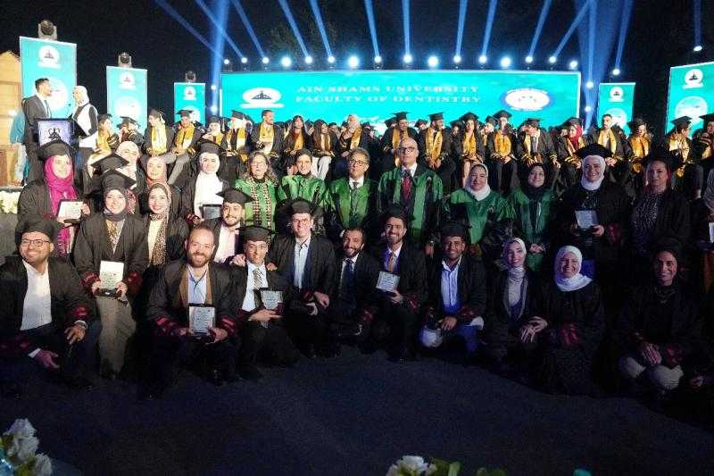 كلية طب الأسنان بجامعة عين شمس تحتفل بتخريج الدفعة ٢٣