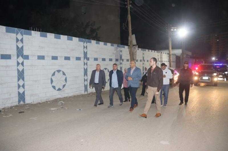 محافظ القليوبية يتفقد عدد من شوارع مدينة قليوب لدراسة إيجاد محاور مرورية جديدة