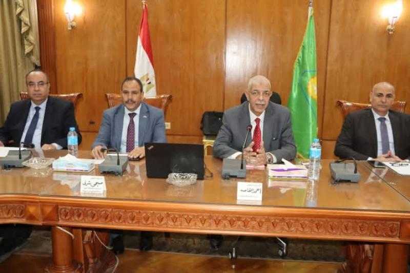 رئيس جامعة المنوفية يرأس لجنة تدويل الجامعة