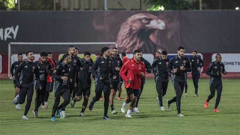 على رأسهم أكرم توفيق والسولية... بدلاء الأهلي لمواجهة البنك في الدوري