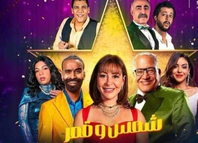 يسرا تهنئ منة شلبي على نجاح مسرحية ”شمس وقمر”
