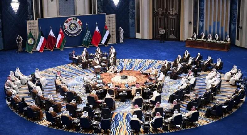 ”القمة الخليجية” تطالب بوقف جرائم العقاب الجماعي للمدنيين في غزة