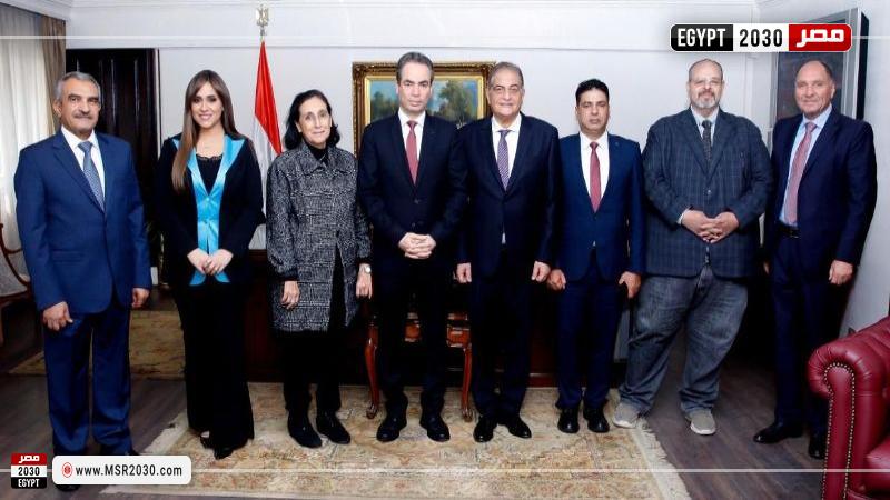 رئيس الوطنية للإعلام فى اجتماعه بأعضاء الهيئة
