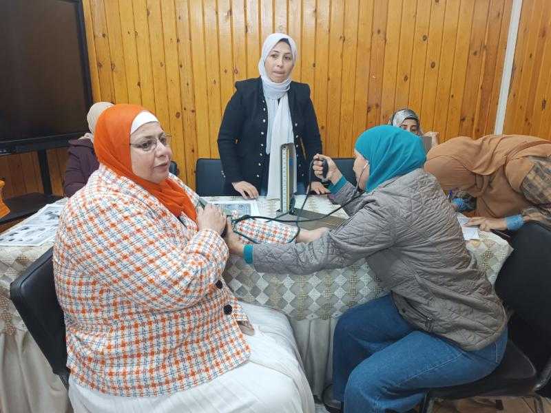 ٤٠٠ مستفيدًا.. حصاد قافلة تنموية شاملة لوحدة دعم المرأة ومناهضة العنف بكلية البنات بجامعة عين شمس