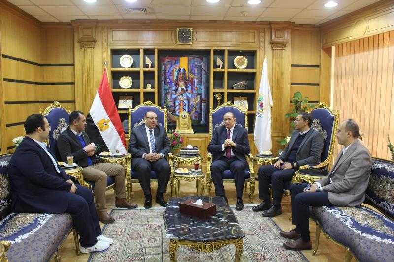رئيس جامعة المنصورة يستقبل مدير برنامج المنح الجامعية المقدم من الوكالة الأمريكية للتنمية USAID لبحث تعزيز التعاون المشترك